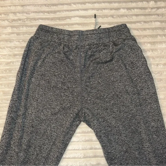 Vuori Women's Gray Jogger Pants - Picture 6 of 8